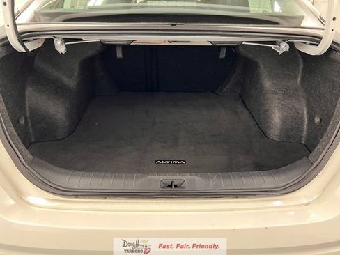 Used 2025 Nissan Altima 2.5 SV FWD image 35