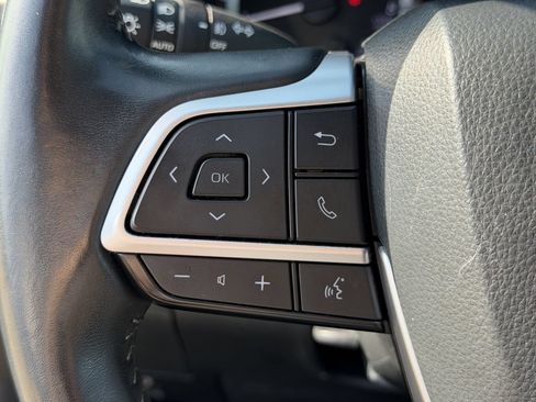 Used 2024 Toyota Highlander LE AWD/4WD image 16