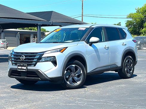 Used 2024 Nissan Rogue SV FWD image 2