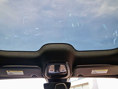 Used 2023 Volvo C40 P8 Recharge Ultimate w/ Protection Package Premier image 18