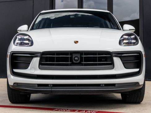 Certified 2023 Porsche Macan AWD/4WD image 8