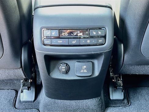 Used 2025 Hyundai Palisade Limited FWD image 31