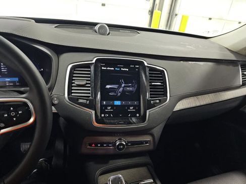 Used 2024 Volvo XC90 T8 Ultimate w/ Lounge Package image 11