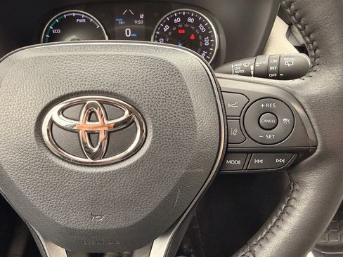 Used 2022 Toyota RAV4 XLE Premium AWD/4WD image 19