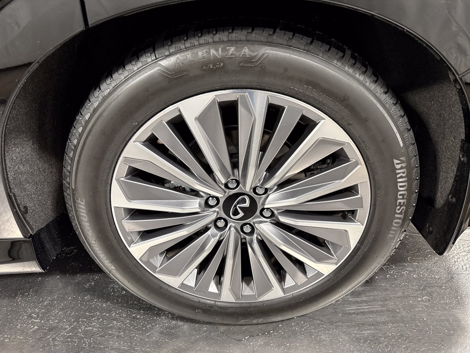Certified 2025 INFINITI QX80 Luxe AWD/4WD image 12
