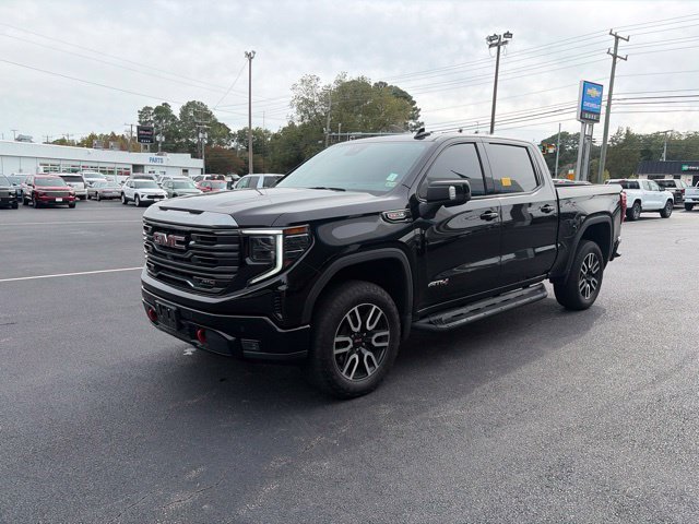 Used 2024 GMC Sierra 1500 AT4 w/ Technology Package AWD/4WD image 4