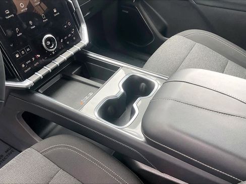 Used 2025 GMC Acadia Elevation image 15