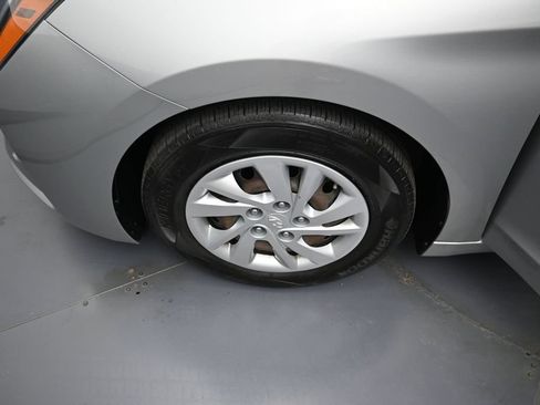 Used 2020 Hyundai Elantra SE FWD image 31