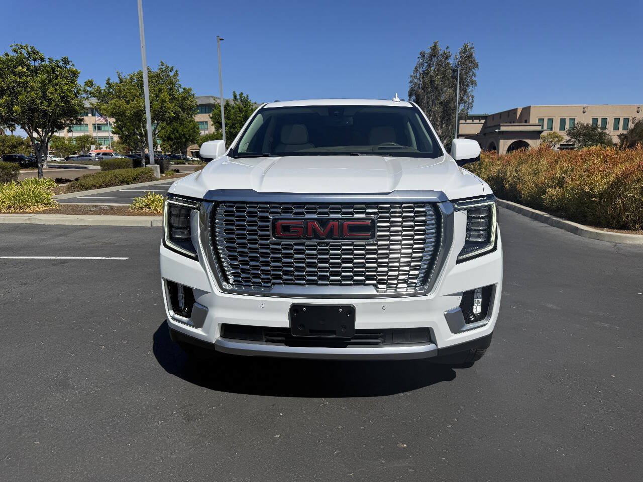 Used 2021 GMC Yukon Denali w/ LPO, Illumination Package AWD/4WD image 4