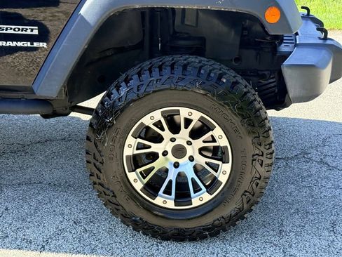 Used 2017 Jeep Wrangler Sport AWD/4WD image 8