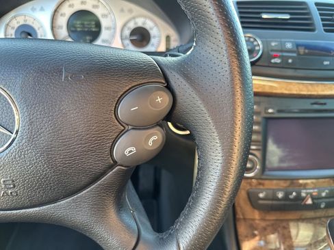 Used 2009 Mercedes-Benz E 350 Sedan image 30