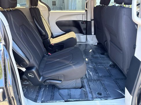 Used 2020 Chrysler Voyager LX FWD image 14