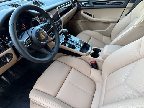 Certified 2026 Porsche Macan AWD/4WD image 4