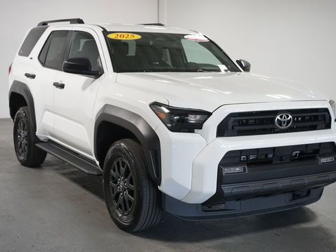 Certified 2025 Toyota 4Runner SR5 AWD/4WD image 3