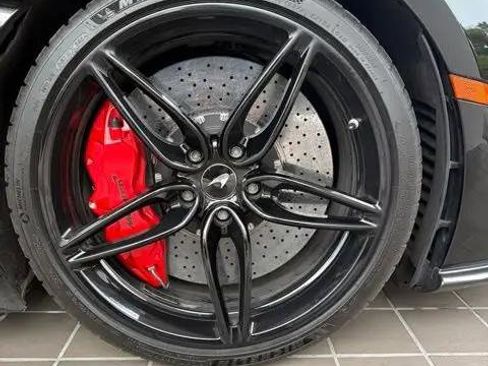 Used 2019 McLaren 570S Spider RWD image 2