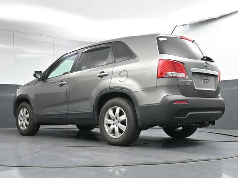 Used 2012 Kia Sorento LX w/ Third Row Pkg image 24