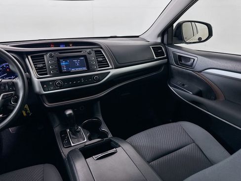Used 2019 Toyota Highlander LE image 22