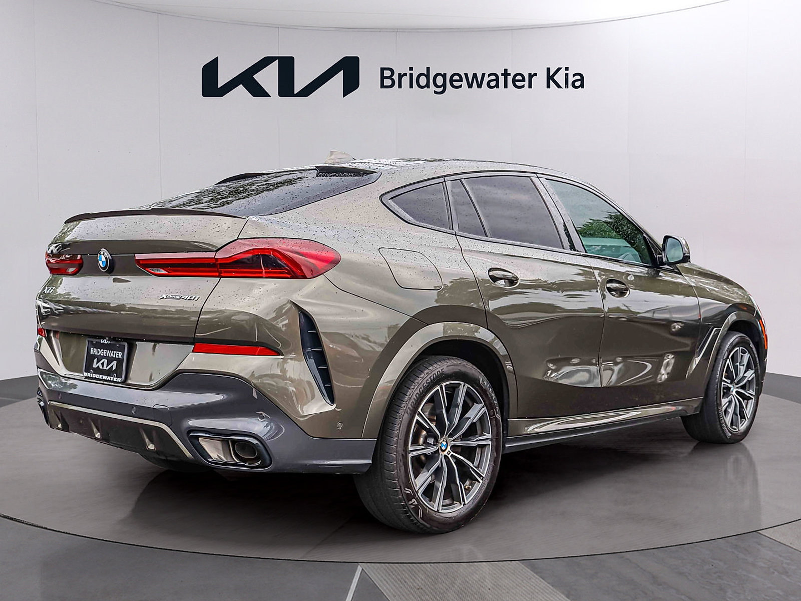 Used 2023 BMW X6 xDrive40i w/ M Sport Package AWD/4WD image 6
