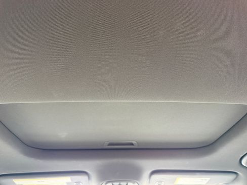 Used 2025 Chevrolet Trax RS w/ Sunroof Package FWD image 33