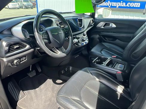 Used 2019 Chrysler Pacifica Touring-L w/ S Appearance Package FWD image 15
