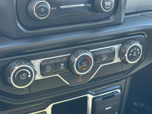 Used 2019 Jeep Wrangler Unlimited Sport AWD/4WD image 38