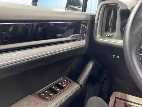 Used 2024 Porsche Cayenne image 25