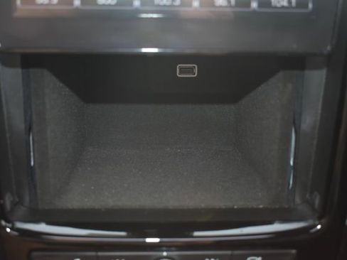 Used 2019 Chevrolet Traverse RS image 32