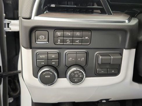 New 2026 Chevrolet Tahoe Premier w/ Sun And Tow Package AWD/4WD image 32