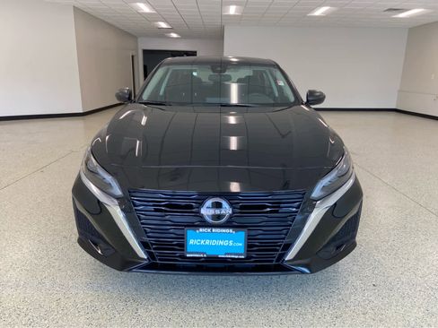 Used 2024 Nissan Altima 2.5 SV image 3