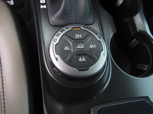 Used 2023 Ford Bronco Wildtrak image 19