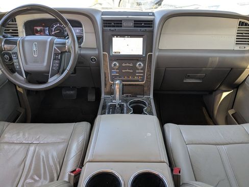 Used 2016 Lincoln Navigator Select image 23