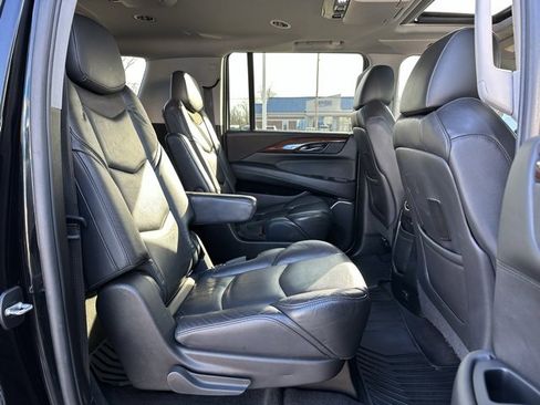 Used 2019 Cadillac Escalade ESV Luxury image 12