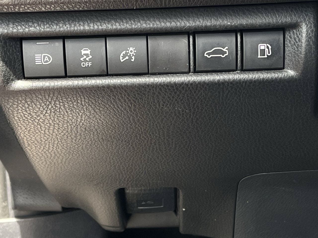 Used 2025 Toyota Camry SE FWD image 19