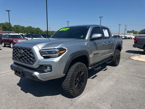 Used 2022 Toyota Tacoma TRD Off-Road w/ TRD Premium Off Road Package AWD/4WD image 4