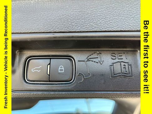 Used 2022 Ford Explorer XLT AWD/4WD image 35