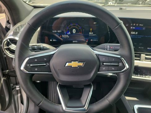 Used 2025 Chevrolet Equinox LT FWD image 23