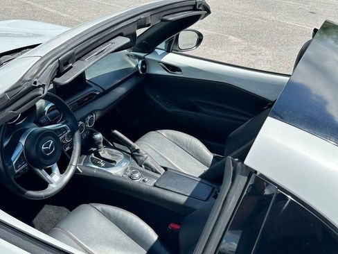 Used 2019 MAZDA MX-5 Miata RF Grand Touring RWD image 8
