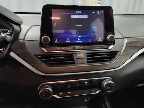 Used 2025 Nissan Altima 2.5 SV FWD image 17