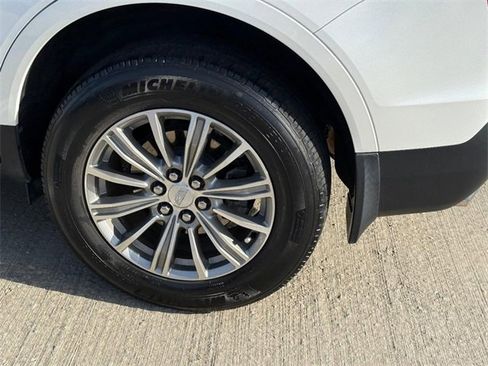 Used 2017 Cadillac XT5 Luxury w/ Driver Awareness Package image 7