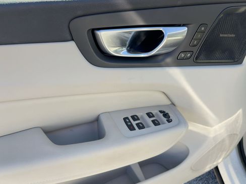 Used 2023 Volvo XC60 B5 Ultimate w/ Protection Package Premier image 12