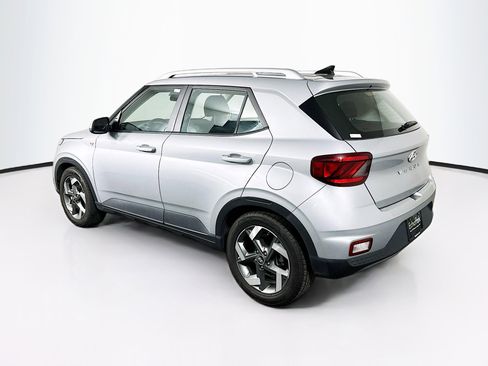 Used 2022 Hyundai Venue SEL FWD image 5