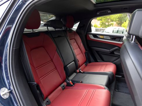 Certified 2025 Porsche Cayenne Coupe AWD/4WD image 53