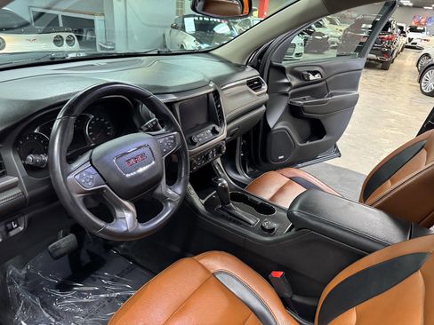 Used 2017 GMC Acadia SLT image 32