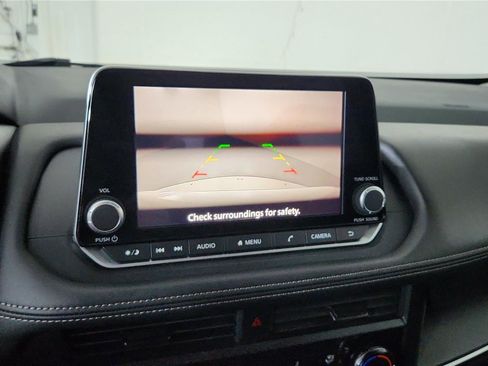 Used 2024 Nissan Rogue S FWD image 25