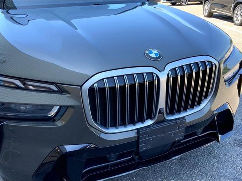 Used 2024 BMW X7 xDrive40i w/ M Sport Package AWD/4WD image 29