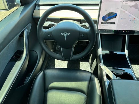 Used 2021 Tesla Model Y Long Range AWD/4WD image 13