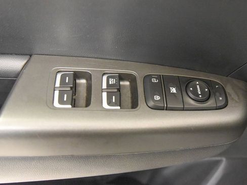 Used 2021 Kia Sportage LX image 15