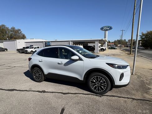 New 2025 Ford Escape Plug-in Hybrid w/ PHEV Premium Package image 4