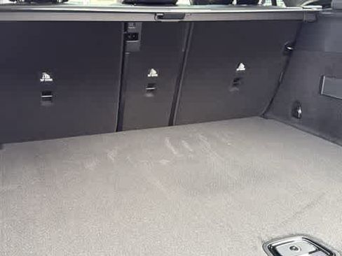 Used 2026 Mercedes-Benz GLC 300 4MATIC image 32