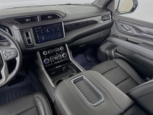 Used 2024 GMC Yukon Denali w/ Advanced Technology Package AWD/4WD image 26